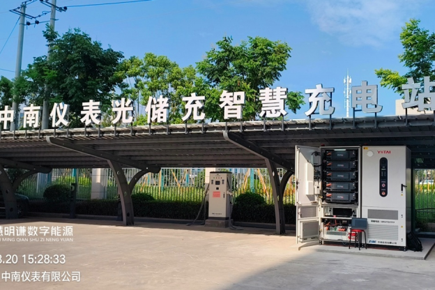 中南儀表風(fēng)光儲充一體化項(xiàng)目——“風(fēng)光協(xié)同·余電進(jìn)儲·峰價放電”零碳園區(qū)